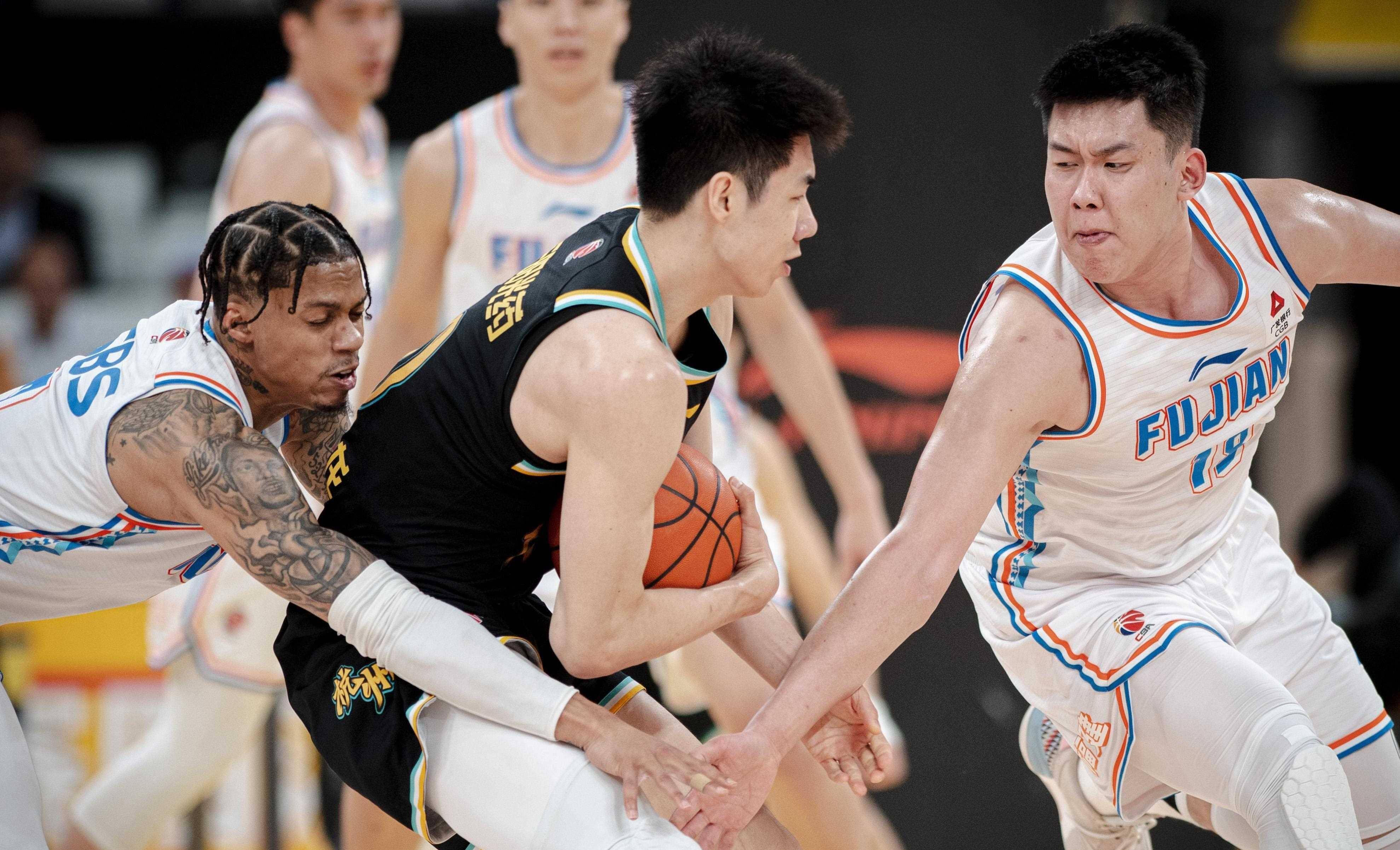 半岛体育app下载-广厦男篮士气高涨，球队风采尽显