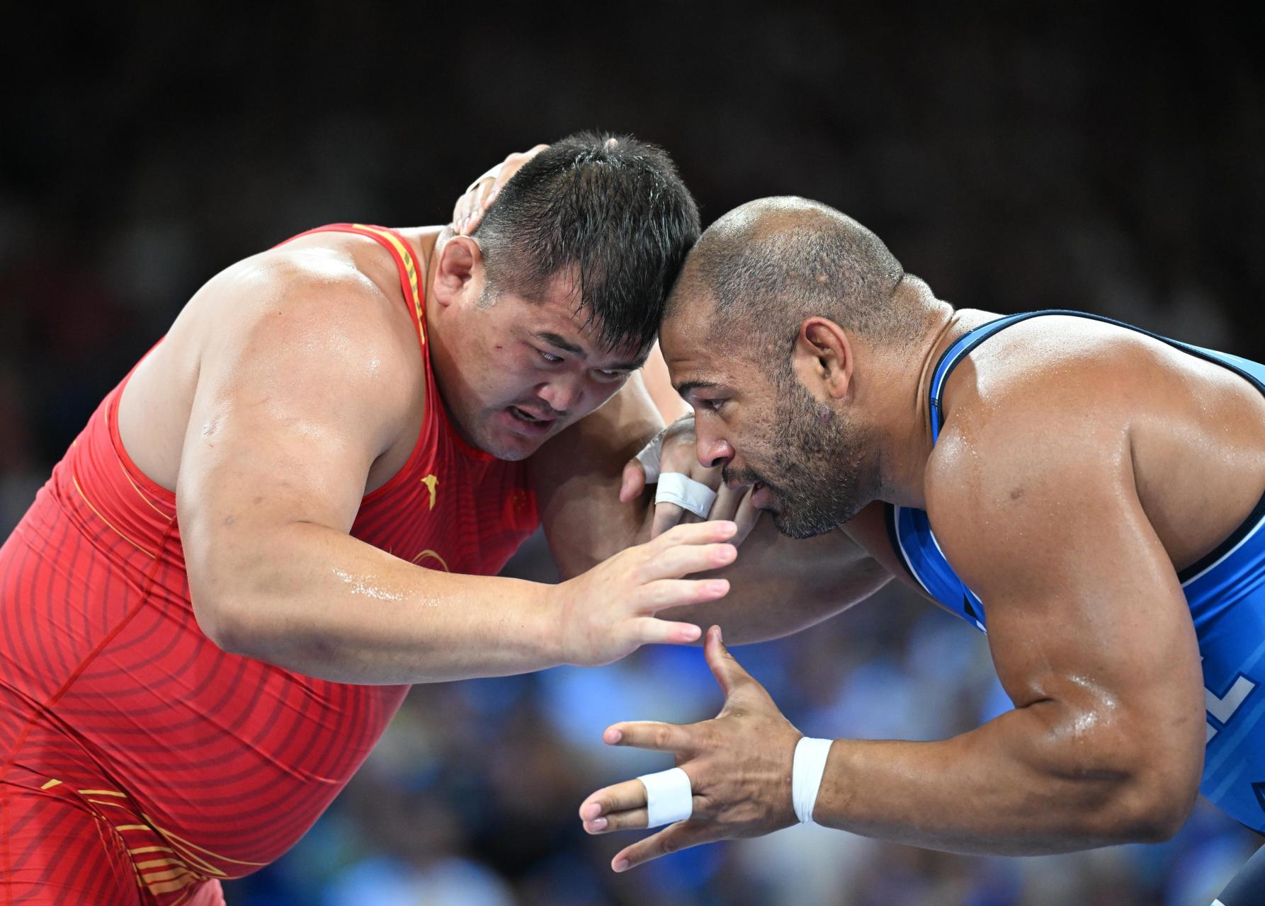 半岛体育app安装-摔跤比赛：匈牙利选手意外获胜