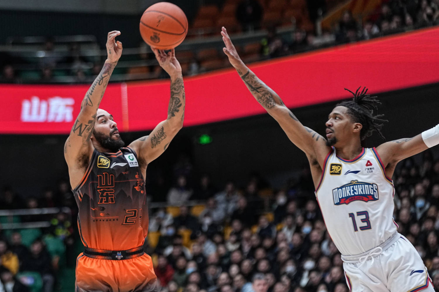 半岛体育官方入口-惊心动魄：球员斗志昂扬，全力争夺胜利的简单介绍