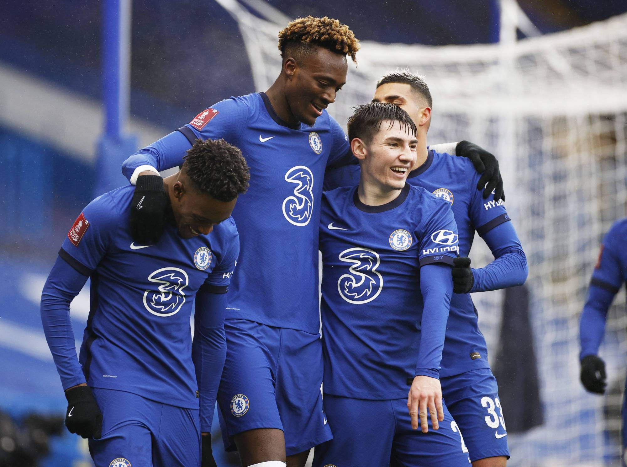 半岛体育入口-包含水晶宫客场大胜哈德斯菲尔德，继续扩大积分优势的词条