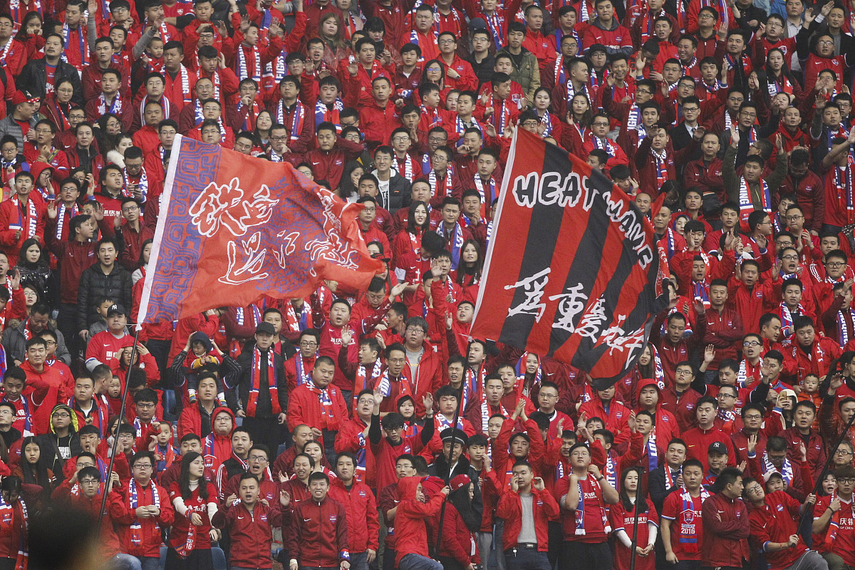 半岛app下载体育-曼联客场逆袭，取得关键三分